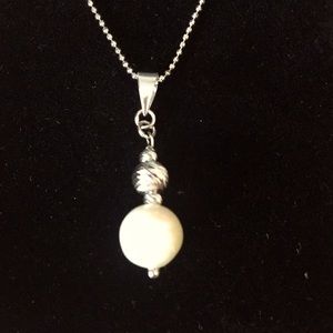 Kay Jewelers 18 in silver pearl pendant